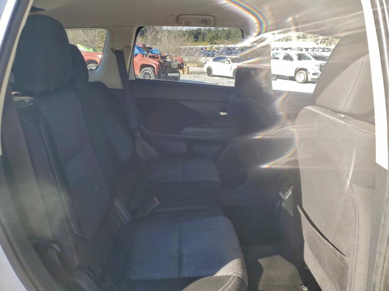 Фото 11 - MITSUBISHI OUTLANDER