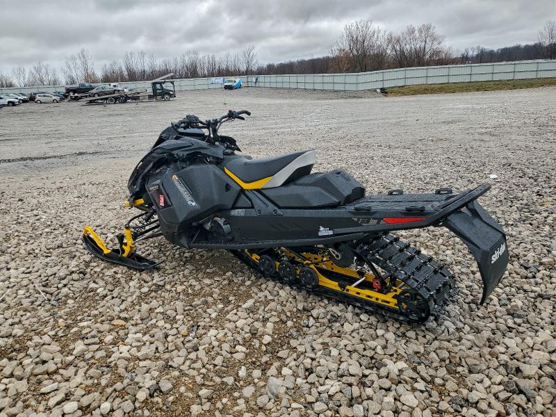 SKI-DOO SNOWMOBILE 2024