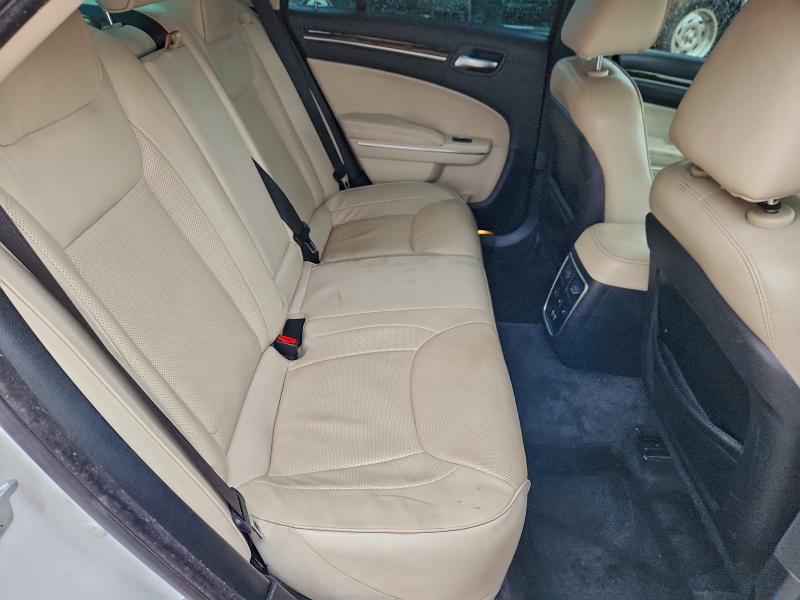 Фото 10 - CHRYSLER 300