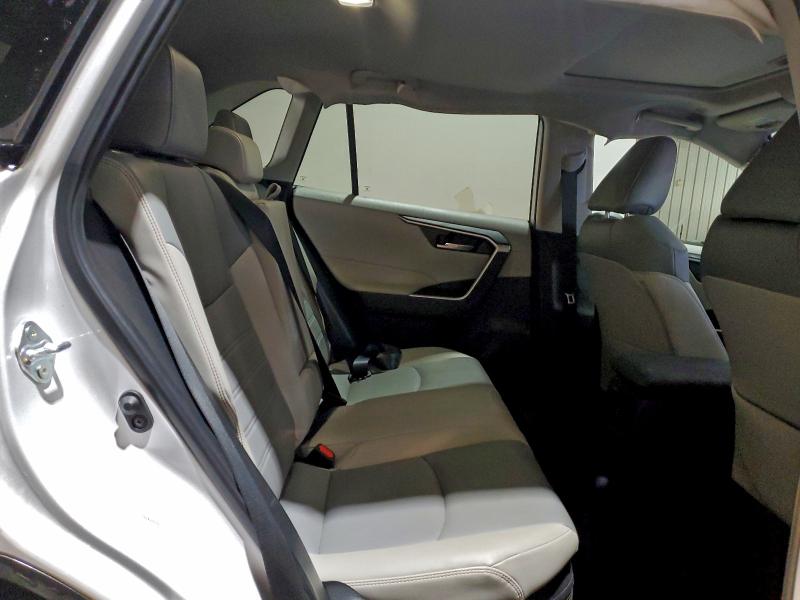 Фото 11 - TOYOTA RAV4