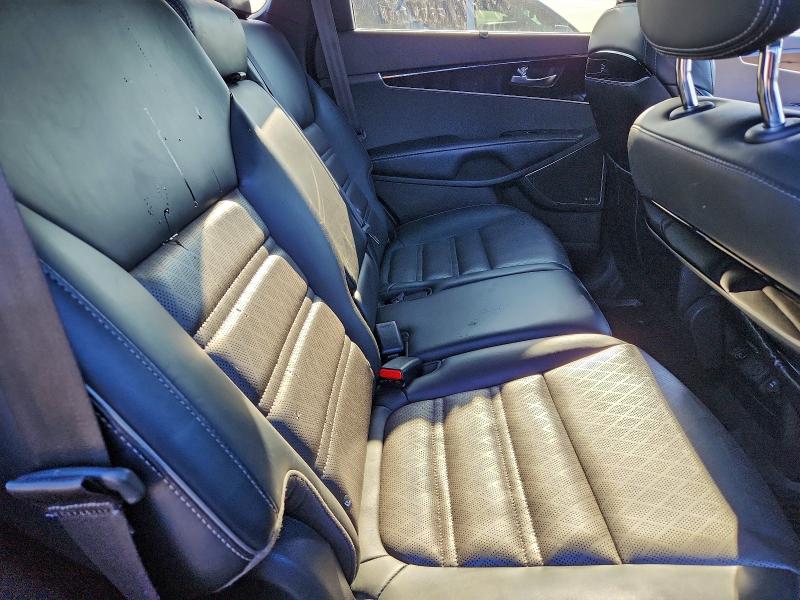 Фото 11 - KIA SORENTO