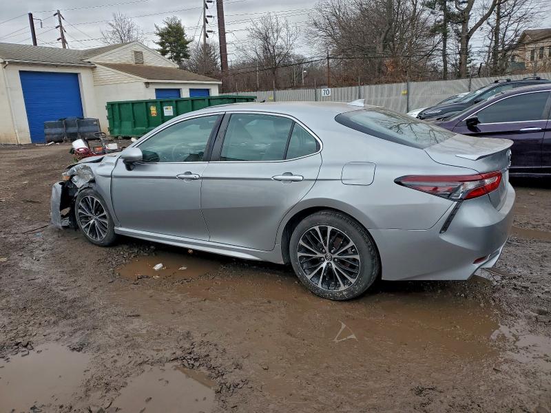 Фото 2 - TOYOTA CAMRY