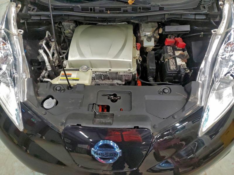 Фото 11 - NISSAN LEAF