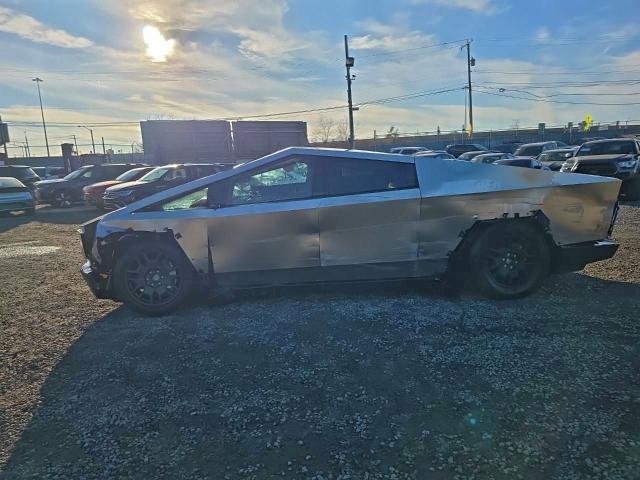 Фото 6 - TESLA CYBERTRUCK