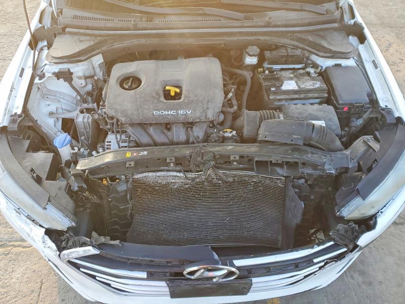 Фото 11 - HYUNDAI ELANTRA