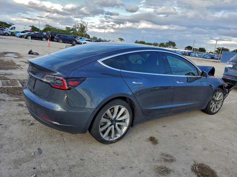 Фото 3 - TESLA MODEL 3