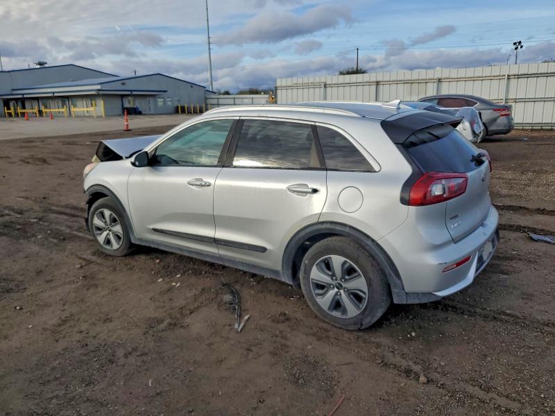 Фото 2 - KIA NIRO