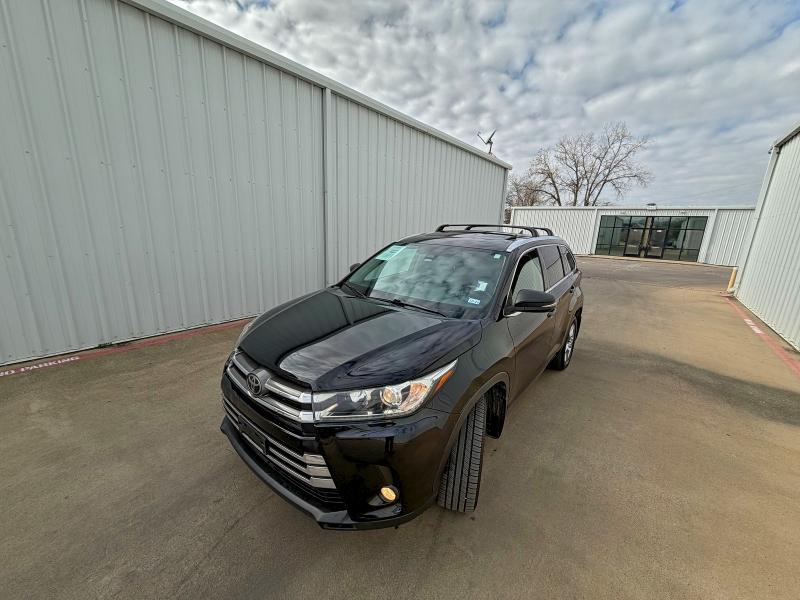Фото 2 - TOYOTA HIGHLANDER