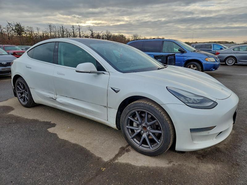 Фото 4 - TESLA MODEL 3