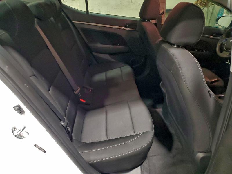 Фото 10 - HYUNDAI ELANTRA