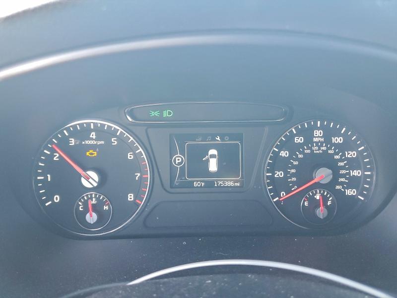 Фото 9 - KIA SORENTO