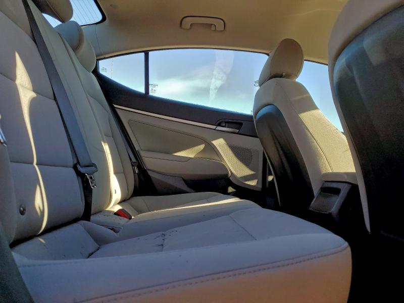 Фото 10 - HYUNDAI ELANTRA