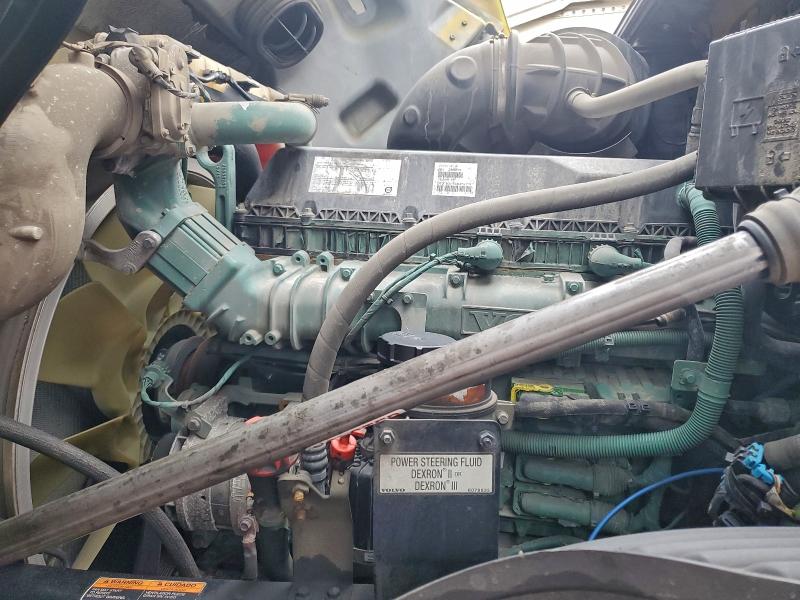 Фото 7 - VOLVO VN