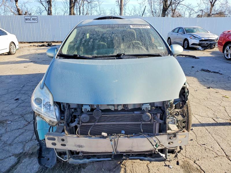 Фото 5 - TOYOTA PRIUS