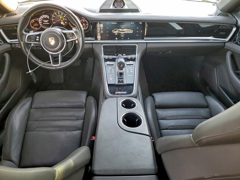 Фото 8 - PORSCHE PANAMERA