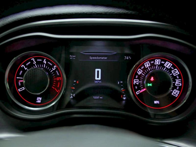 Фото 8 - DODGE CHALLENGER