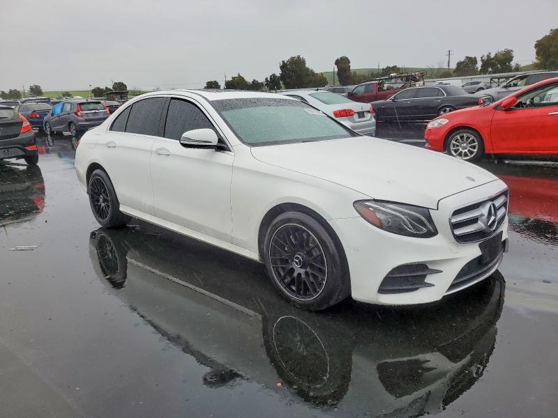 Фото 4 - MERCEDES-BENZ E-CLASS