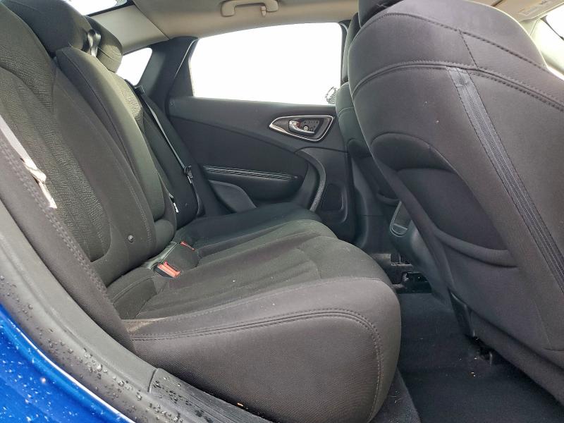 Фото 10 - CHRYSLER 200