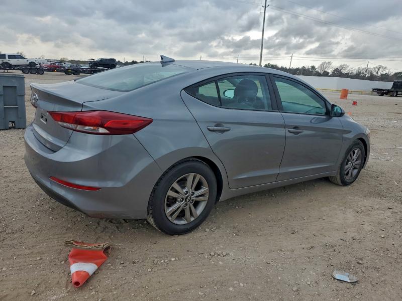 Фото 3 - HYUNDAI ELANTRA