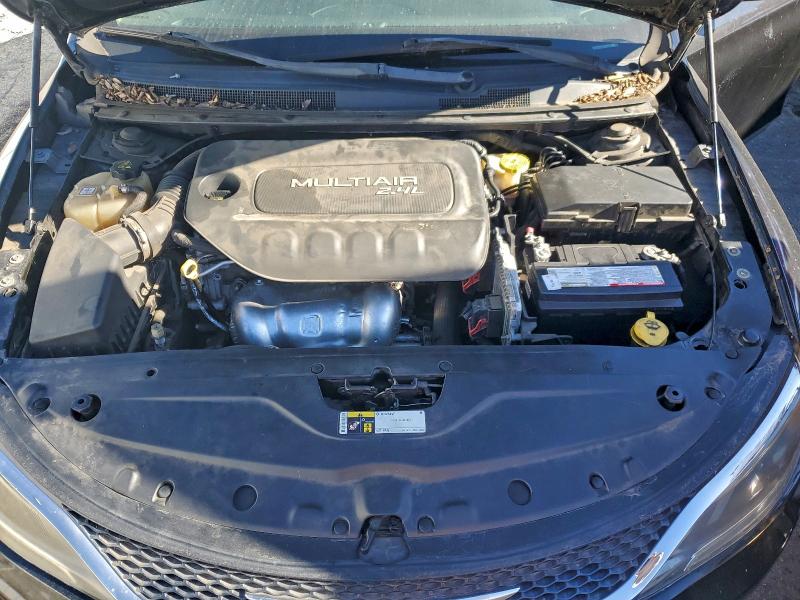 Фото 11 - CHRYSLER 200