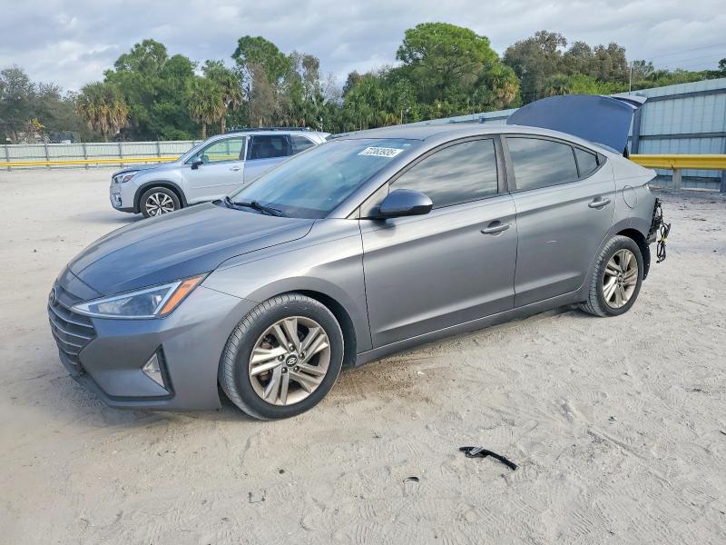 Фото 1 - HYUNDAI ELANTRA