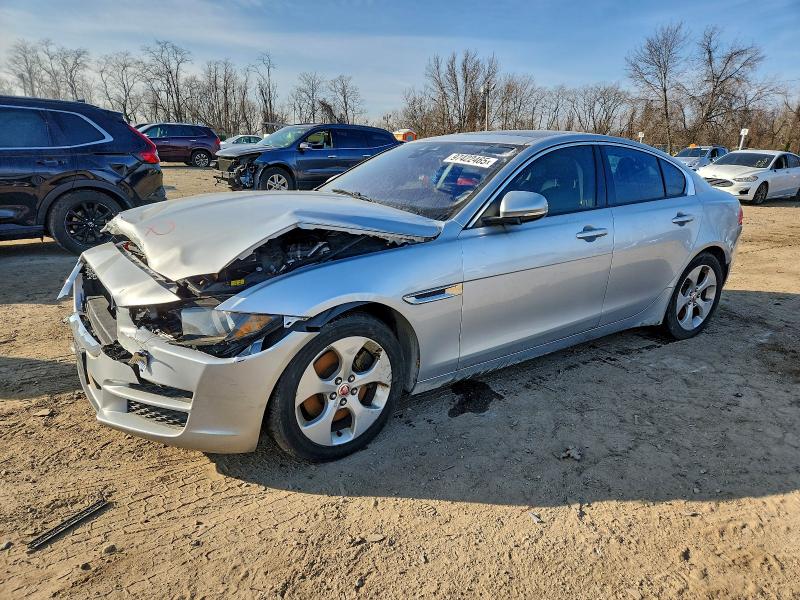 Фото 1 - JAGUAR XE