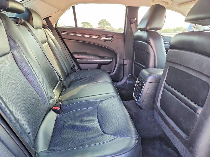 Фото 10 - CHRYSLER 300