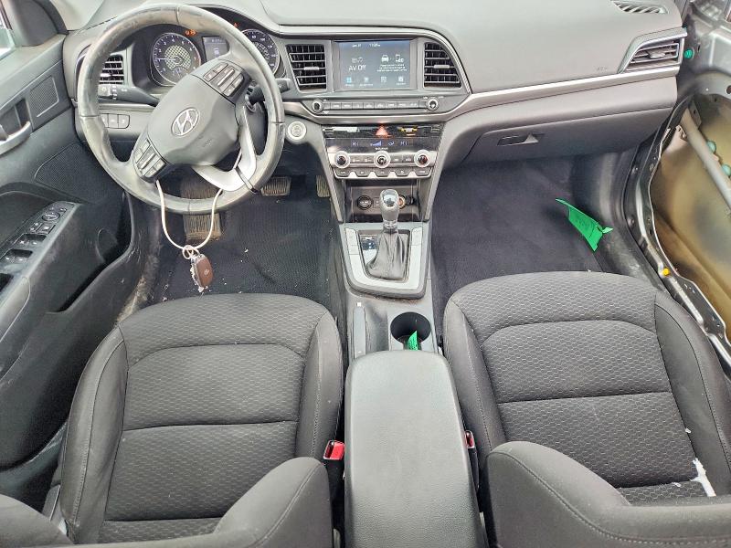 Фото 8 - HYUNDAI ELANTRA