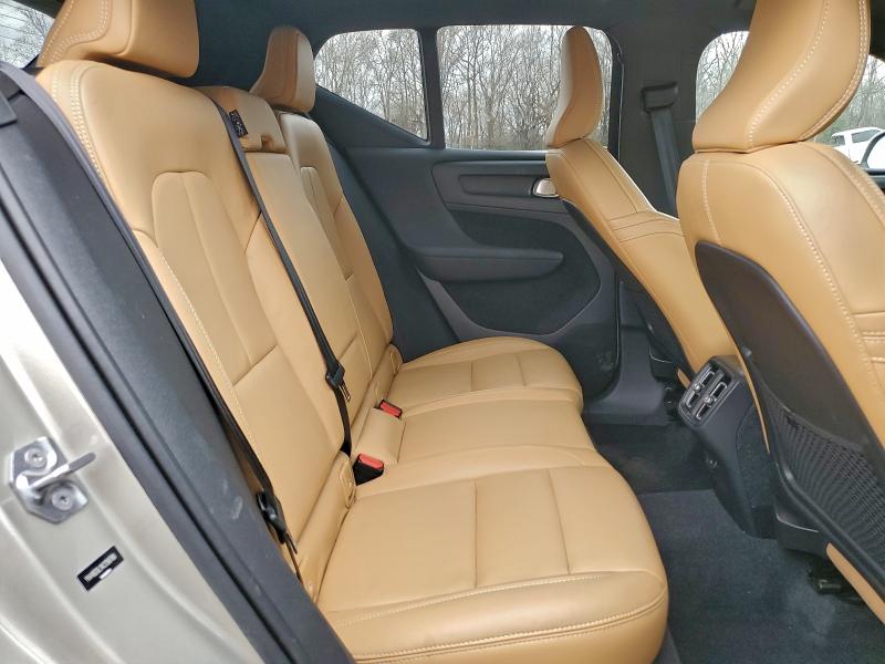 Фото 11 - VOLVO XC40