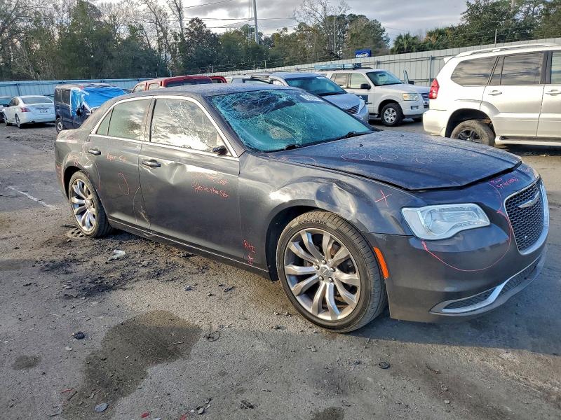 Фото 4 - CHRYSLER 300