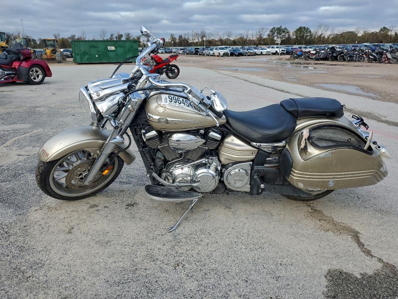 YAMAHA XV1900 A 2012