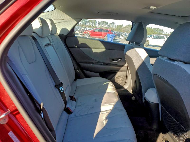 Фото 10 - HYUNDAI ELANTRA