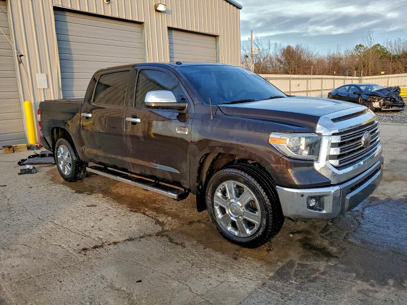 Фото 4 - TOYOTA TUNDRA