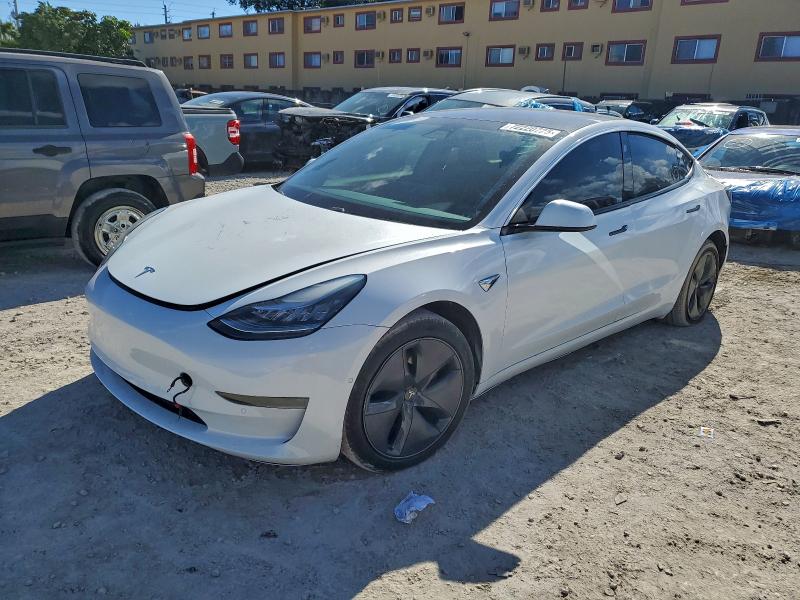 Фото 1 - TESLA MODEL 3