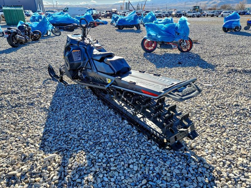 SKI-DOO SNOWMOBILE 2023