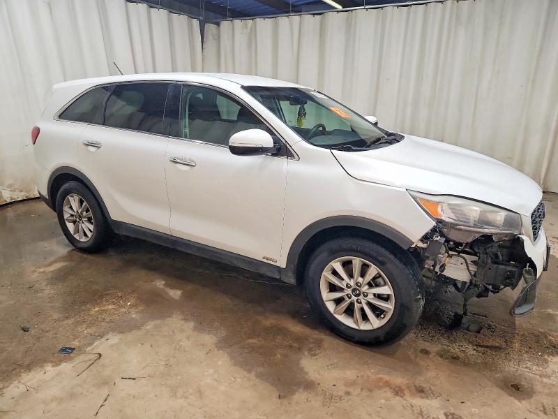 Фото 4 - KIA SORENTO