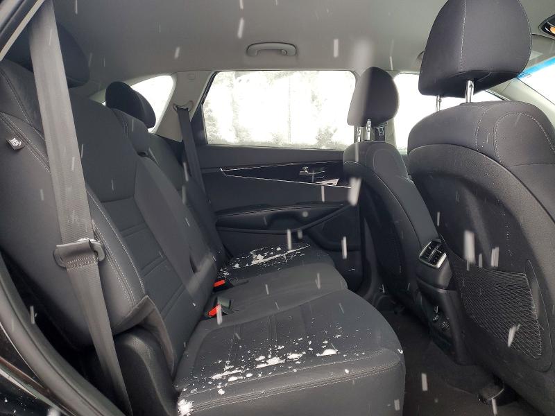 Фото 11 - KIA SORENTO