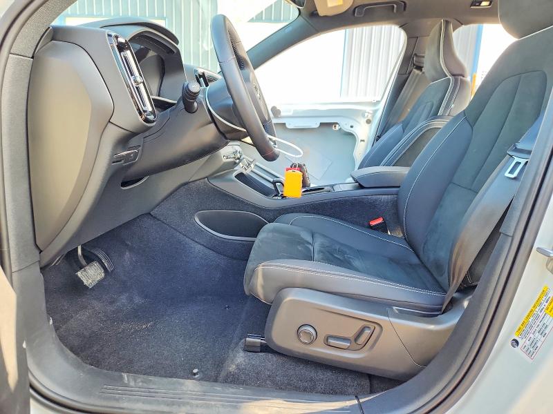 Фото 7 - VOLVO XC40