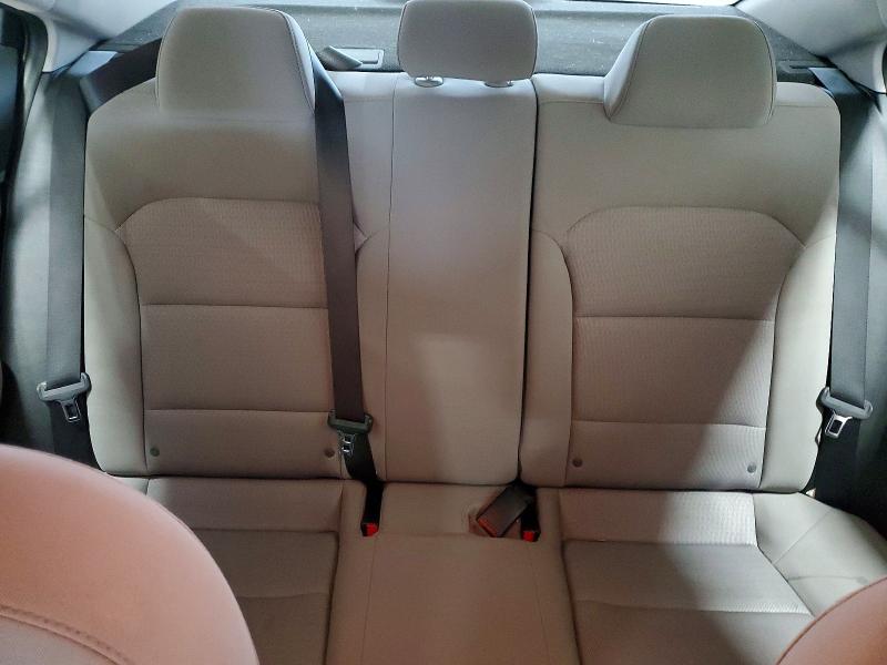 Фото 10 - HYUNDAI ELANTRA