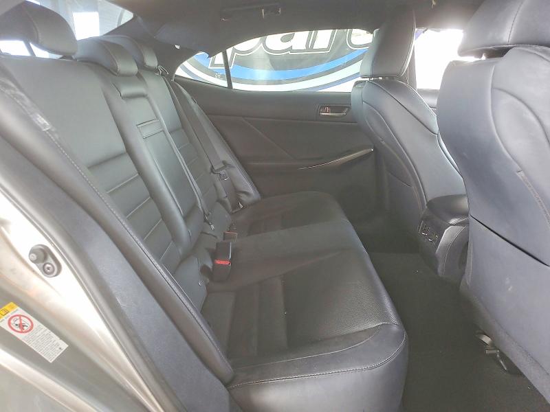 Фото 10 - LEXUS IS