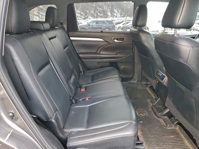 Фото 11 - TOYOTA HIGHLANDER