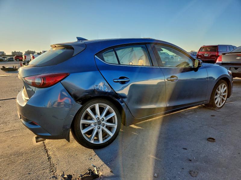Фото 3 - MAZDA 3