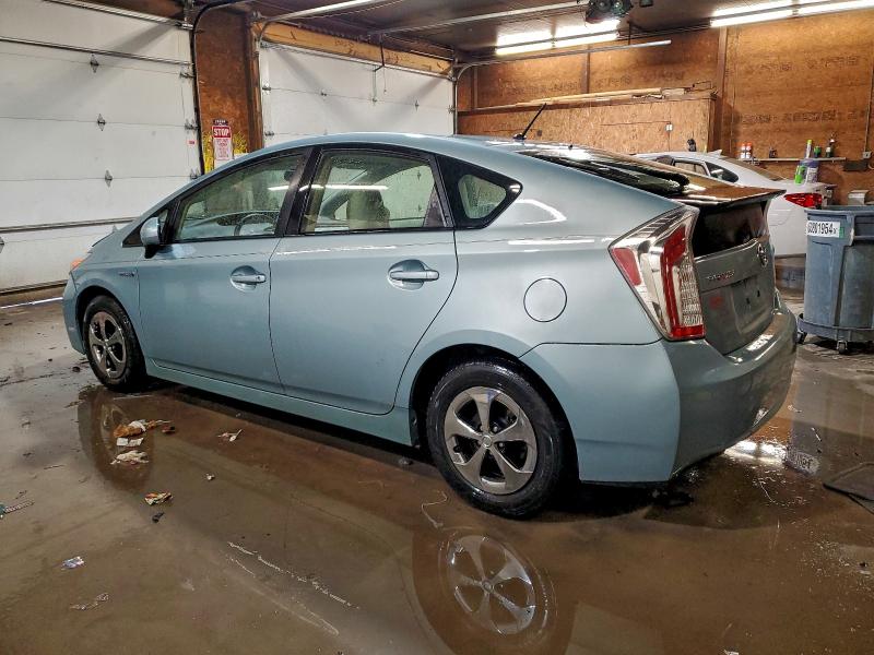 Фото 2 - TOYOTA PRIUS
