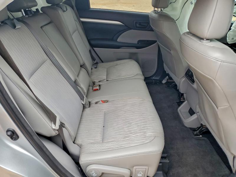 Фото 11 - TOYOTA HIGHLANDER
