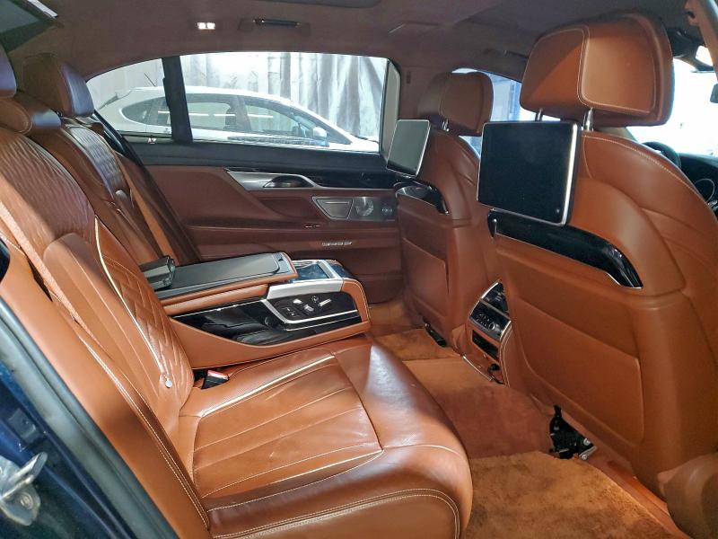 Фото 10 - BMW 7 SERIES