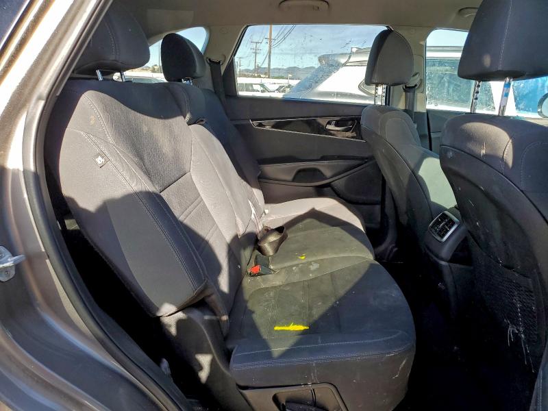 Фото 11 - KIA SORENTO