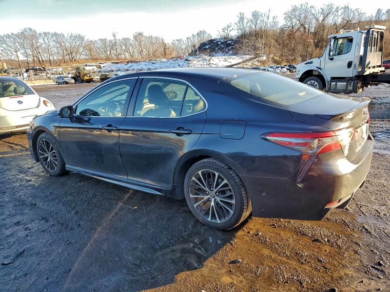 Фото 2 - TOYOTA CAMRY