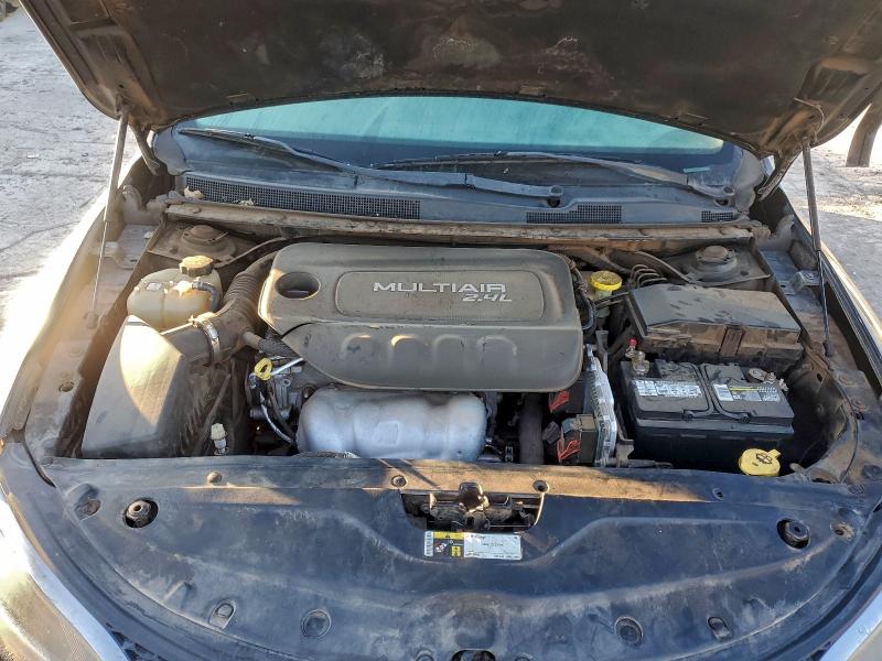 Фото 11 - CHRYSLER 200