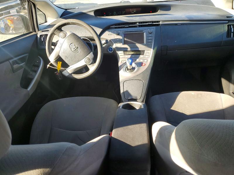 Фото 8 - TOYOTA PRIUS