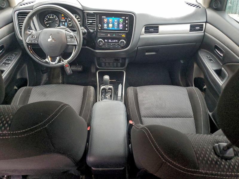 Фото 8 - MITSUBISHI OUTLANDER